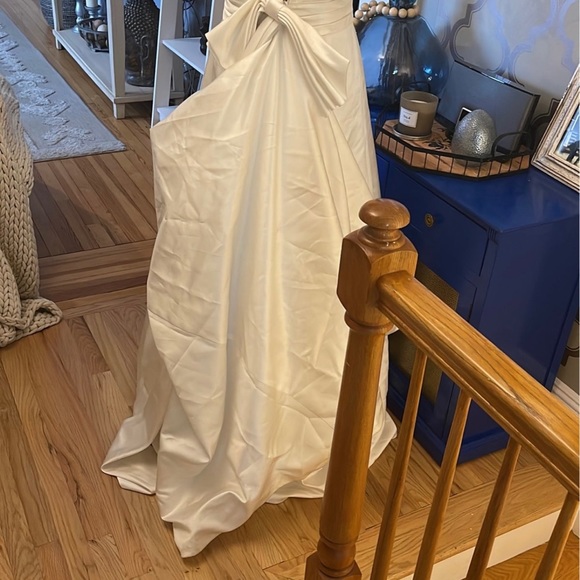 Oleg Cassini designer wedding gown 12 - Picture 7 of 12